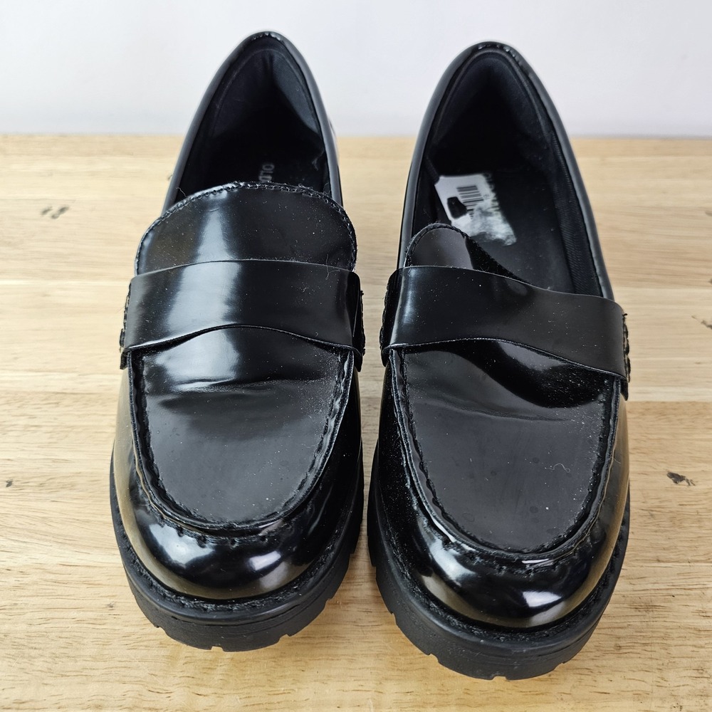 Old‎ Navy Woman Size 7 Trendy Faux Black Patent Leather Chunky Heel Loafers